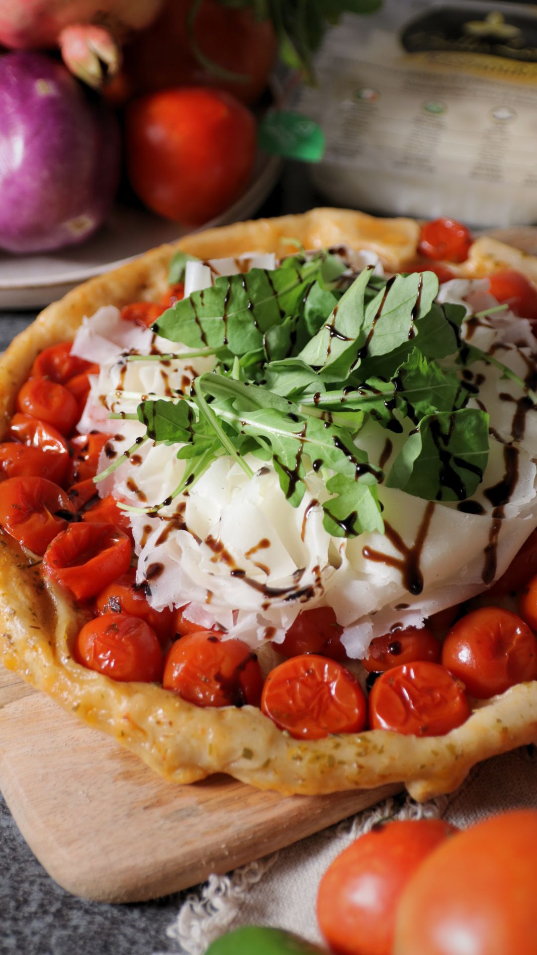 Tarte tatin con pomodorini, rucola e Raspadura Bella Lodi